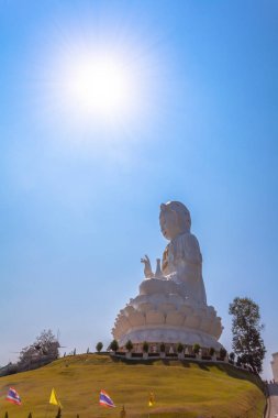 Çin tapınağında en büyük Guanyin heykeli Wat Hyua Pla Kang Chiang Rai tayland kuzeyinde.