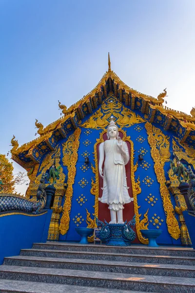Rong Suea Tapınak Chiang Rai Tayland Kilisenin Arkasında Beyaz Ayakta — Stok fotoğraf