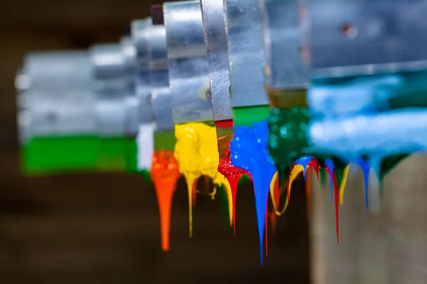 Flera Droppande Färger Bläck Hantera Skrivare Tee Shirt Factory Hänga — Stockfoto