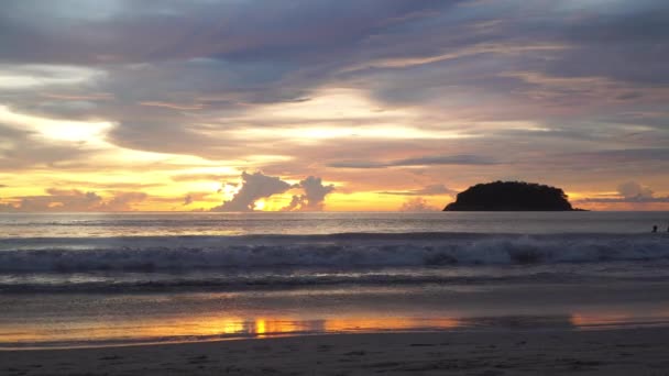 Kata Beach Una Hermosa Playa Con Arena Blanca Suaves Olas — Vídeos de Stock