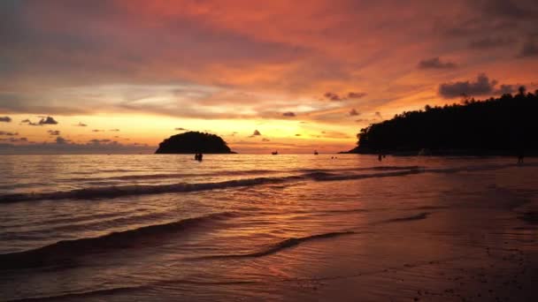 Χρυσό Ηλιοβασίλεμα Στο Κανάλι Μεταξύ Νησιών Παραλία Κάτα Είναι Μια — Αρχείο Βίντεο