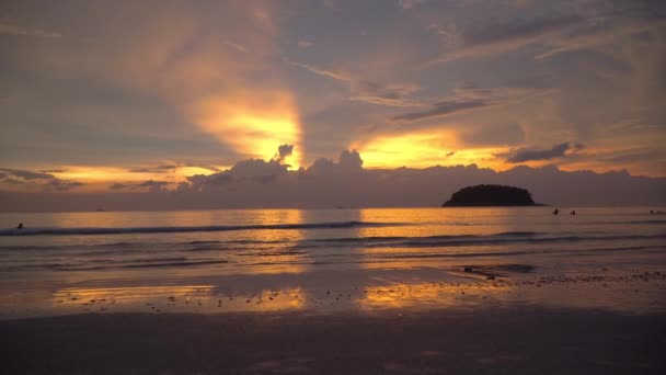 Belle Couleur Nuage Dans Ciel Coucher Soleil Dessus Mer Plage — Video