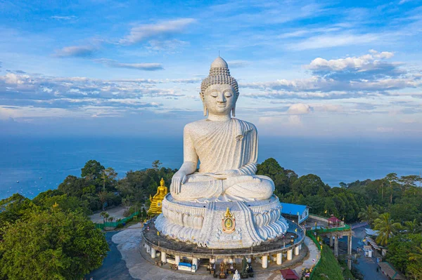 Antenn Blå Himmel Och Blå Hav Baksidan Phuket Big Buddha — Stockfoto