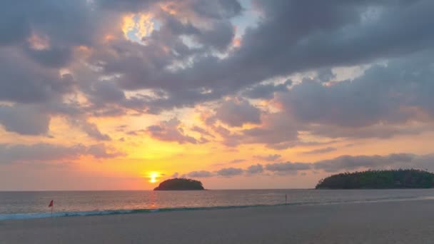 Cielo Con Puesta Sol Sobre Mar — Vídeos de Stock