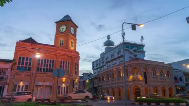 Phuket Şehrindeki Eski Mimari Tarzın Arkasında Gün Batımını Hızlandırmak Saat — Stok video