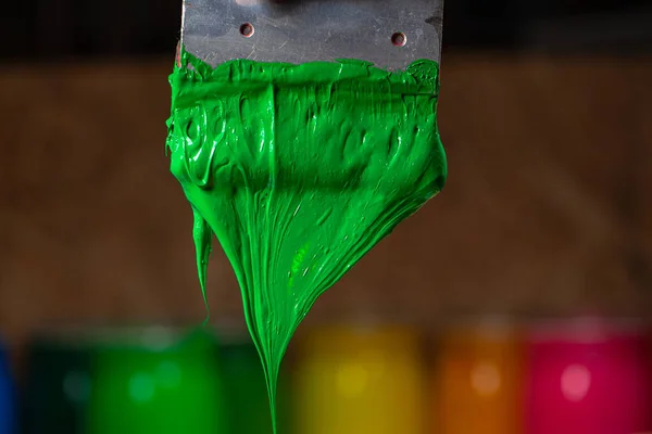 Colore Verde Gocciolante Dalla Serigrafia Mano Durante Stampa Maglietta Fabbrica — Foto Stock