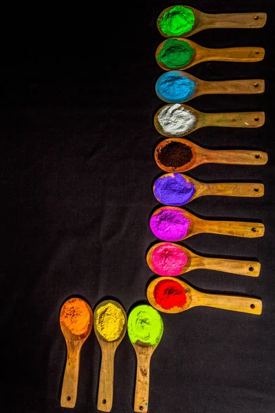 Una Fila Coloridos Colores Polvo Sobre Una Cuchara Madera Fondo —  Fotos de Stock