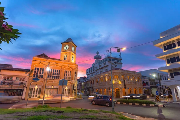 Sonnenuntergang Hinter Dem Alten Baustil Der Stadt Phuket Der Uhrenturm — Stockfoto