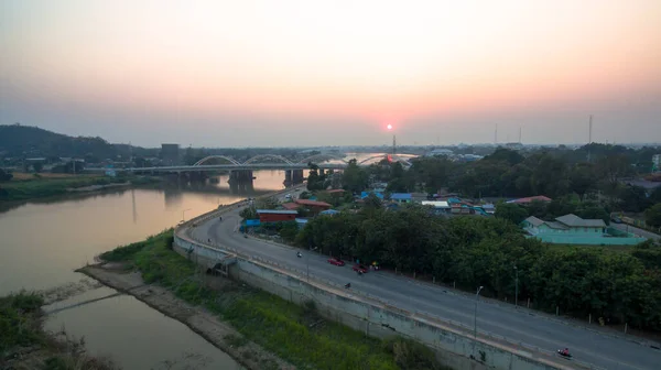 Εναέρια Θέα Ηλιοβασίλεμα Τοπίο Πάνω Από Dechatiwong Γέφυρα Κατά Μήκος — Φωτογραφία Αρχείου