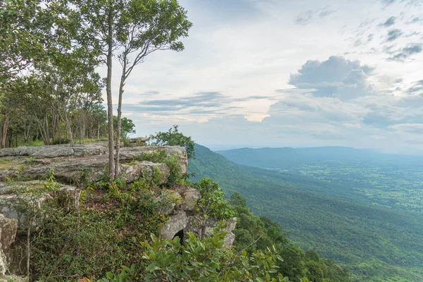 Клифф Красивым Видом Крутыми Скалами Хуа Нак Chaiyaphum Таиланде — стоковое фото