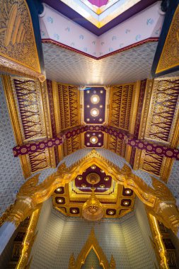 Tayland usulü Wat Traimit Bangkok Tayland 'da güzel bir tavan süslemesi. Dünyanın en büyük altın koltuklu Buda 'sı 5 metre boyunda ve 5 buçuk ton ağırlığında.