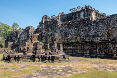 Baphuon Tapınağı, Angkor Thom, Kamboçya 'da uyuyan dev bir Buda' nın kalıntıları..
