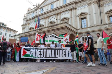 Milano - Lombardiya - İtalya - 19 Eylül 2025. Pro-Filistin yürüyüşü Milano şehir merkezinde . 