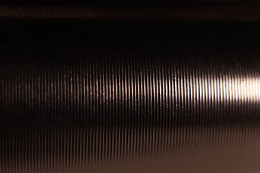 Gümüş çizgili tüp. Makro en az arka plan.