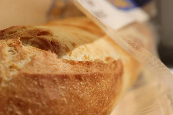 新鲜法式卷面包的质地 面包的食物背景 宏特写 — 图库照片