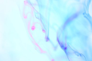 Yumuşak ortam boya lekeleri suda. Sıvı fantezi sanat.