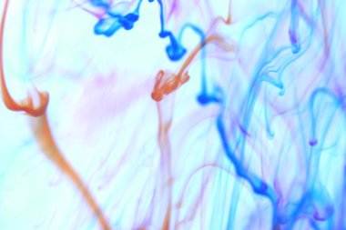 Mürekkep suya düşer. Sıvı hareketli arka plan.