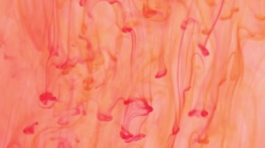 Düşen mürekkep suya düşer. Ortam arka plan.