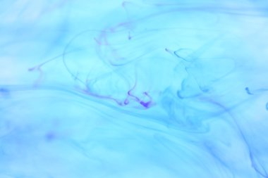 Ortam mürekkep damlaları dinamik hareket. Yumuşak arka plan.