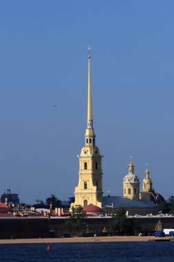 Kulenin Peter ve Paul Katedrali ve Peter ve Paul Fortress çıkabilir. Saint Peterburg.