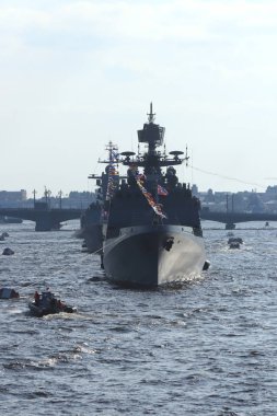 Neva Nehri üzerinde Rus donanma savaş gemisi. Rus Donanması günü. Saint-Petersburg.