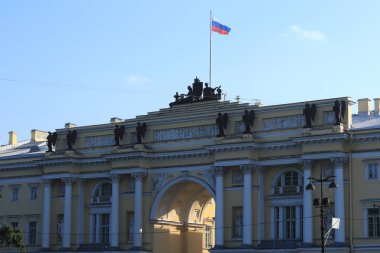 Admiralty bina, arch. Bina cephe melek figürleri ile dekore edilmiştir. St. Petersburg.