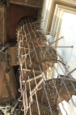 Demir döner merdiven. İshak Cathedral Colonnade. Saint-Petersburg.