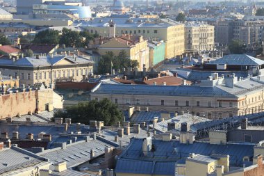 Saint-Petersburg çatılar cityscape manzara mimari ufukta.