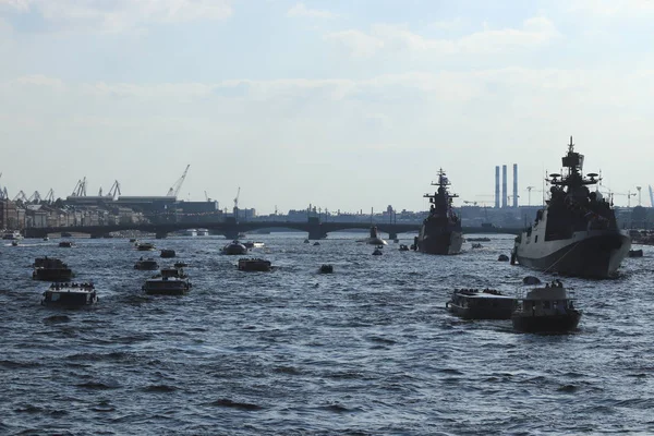 Ogromne Wodnego Ruchu Newie Wielu Pasażerów Łodzi Rosyjskich Okrętów Okręt — Zdjęcie stockowe
