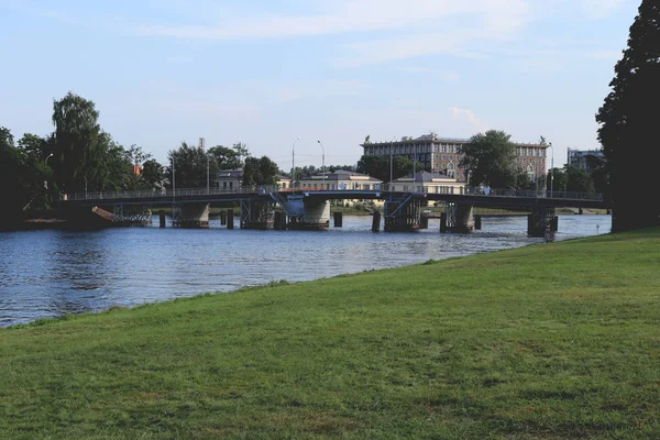 中等涅夫卡河第一伊拉金桥从伊拉金岛到石岛 圣彼得堡水域 文化与休息中央公园 基罗娃 — 图库照片