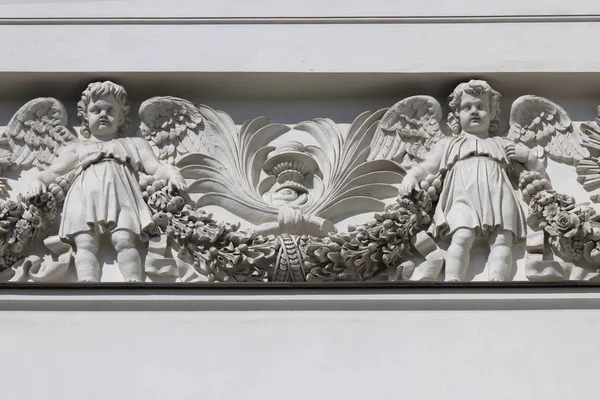 Два Ангела Арт Штукатурка Троицкий Измайловский Собор Собор Святой Животворящей — стоковое фото