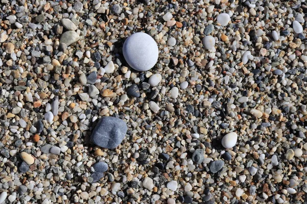 Piedras Playa Superficie Guijarros Mar Con Dos Adoquines Textura Belleza —  Fotos de Stock