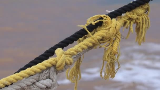 Yellow White Black Twisted Nautical Ropes Trembling Waves Beats Pier — Stock Video