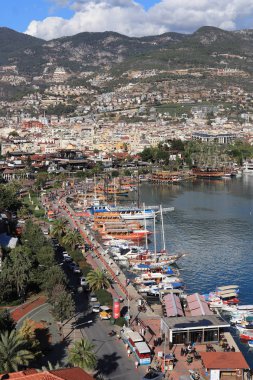 Alanya Bedesten marina defne. Birçok gemi ve tekneler city yakınındaki.