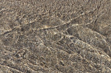 Aqua devinim doku. Kum zemin üzerine açık akış.