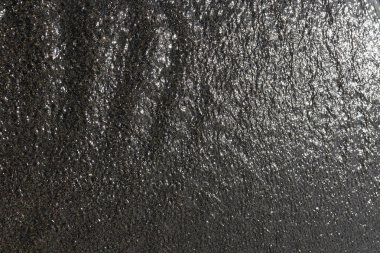 Güneş ışığı yansıması ile su dalgalanma. Yaz arka plan.