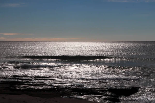 Paisaje Marino Tranquilo Con Acantilado Luz Solar Costa — Foto de Stock