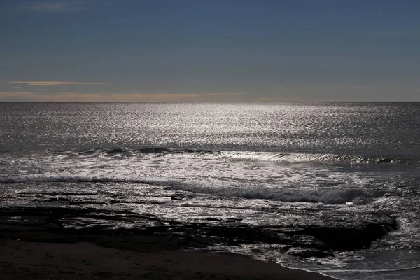 Paisaje Marino Tranquilo Con Acantilado Luz Solar Costa — Foto de Stock