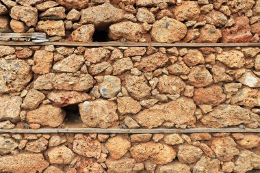 Kabuk rock duvar cobblestones evi duvar doku katmanları. Coquina yüzey arka plan.