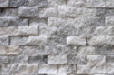 Arka plan beyaz taş yüzey. Kaymak gibi duvar duvar doku döşer.