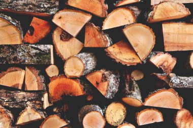 Ahşap günlük zemin. Ahşap izmaritleri doku yığını. Arka plan ağaç kereste plakalar kazık.