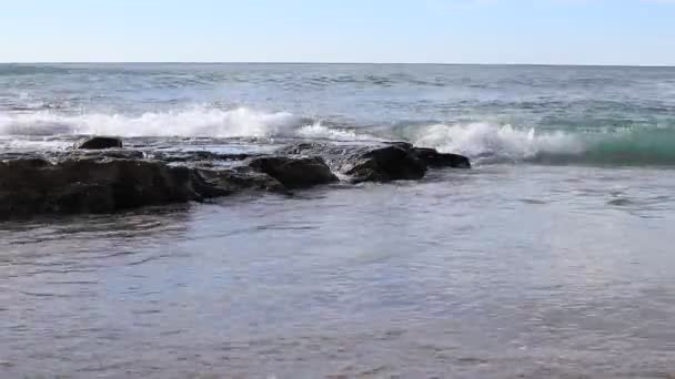 Lugn Stänk Våg Rock Strandlinjen Seascape — Stockvideo