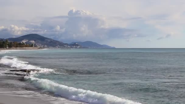 Costa Rocosa Con Montañas Paisaje Marino Fondo — Vídeos de Stock