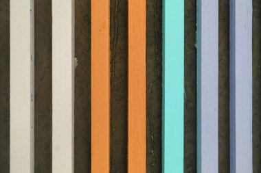 Dikey renkli plakalar arka plan. Çok renkli ahşap plakalar doku.