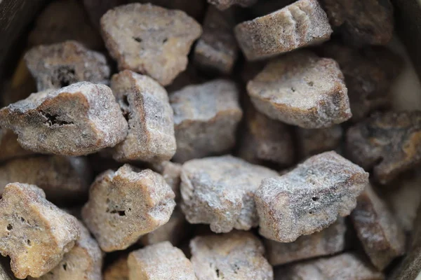 Caramelle naturali alla banana. Fette di banana secca con zucchero . — Foto Stock