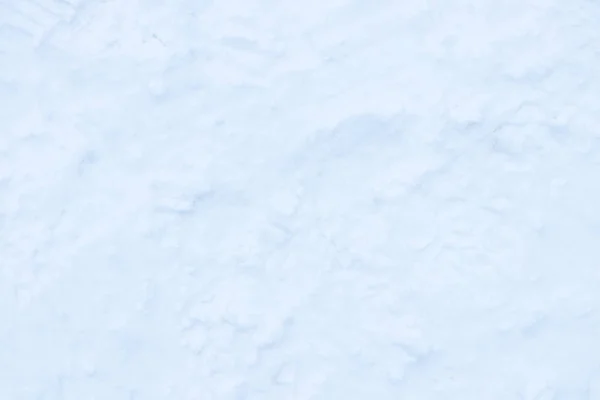 Schnee hinterlässt Spuren. Winter schneebedeckte Textur. Frisch gefrorene Kulisse. — Stockfoto