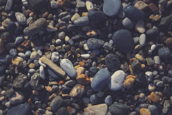 Nautiska Marina bakgrund. Pebble kullerstenar på stranden. — Stockfoto