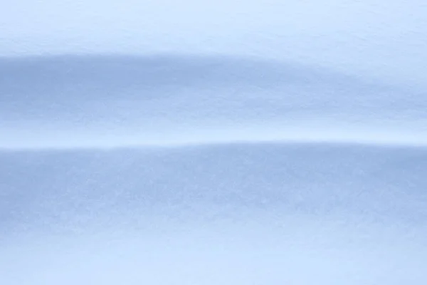 柔らかい雪の丘の表面。雪のマウンドの質感。冬の雪の流れ風景の背景. — ストック写真