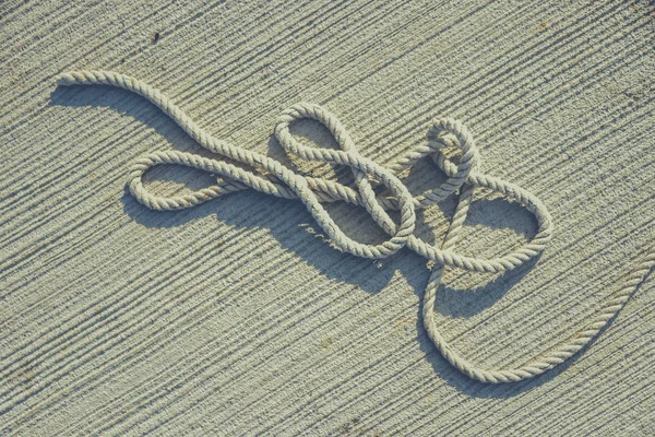Nautische touw textuur. Paus schip achtergrond. Zeilen Marine touw op de Pier. — Stockfoto