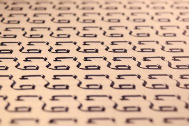 Kaligrafik harf G öğrenme becerileri kağıt sayfası. Kaligrafi harfleri g arka plan. Yazma alıştırması çalışma sayfası yazma. El yazısı sembolü doldurma deseni.